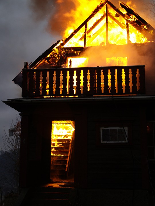 Inferno zerstört Tausende von Slums in Manilas größtem Armenviertel