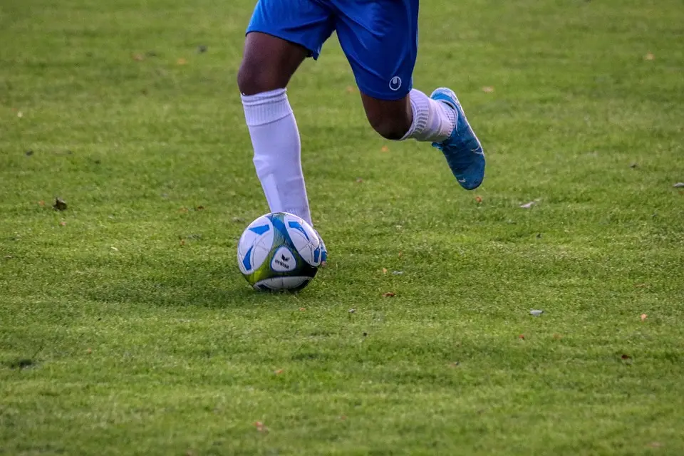 Innsbrucker Nachwuchsfußball: IAC Nikolo Cup und U13 Hallenmeisterschaft