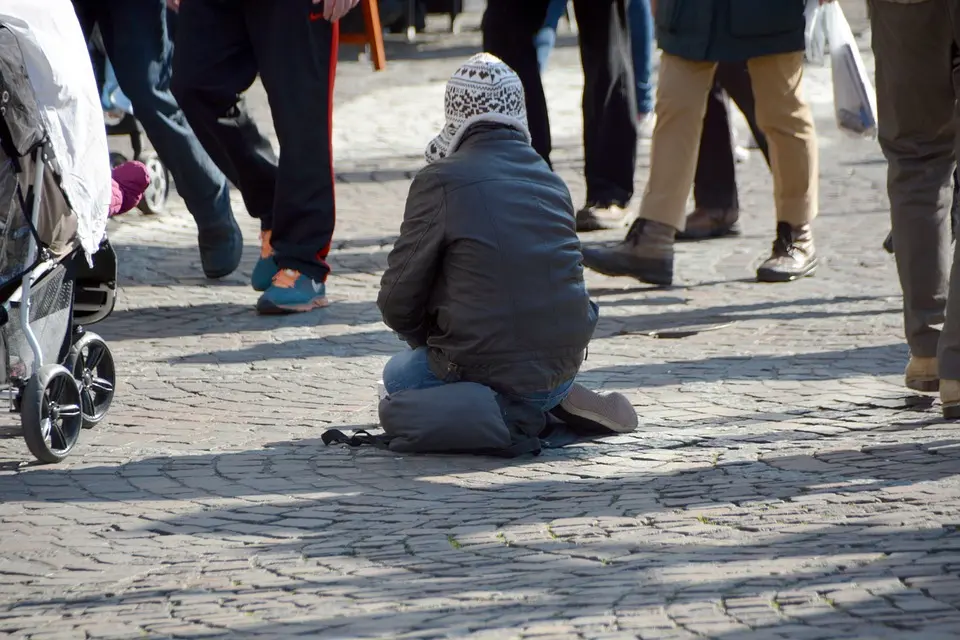 Kronen ZeitungIn Stadt Salzburg - Kältetelefon ist ab sofort wieder in BetriebPassanten, die in der Stadt Salzburg einen Menschen auf der Straße schlafen 
sehen, können unter 0676 8482 10651 anrufen. Die Caritas kümmert sich um ....vor 24 Minuten