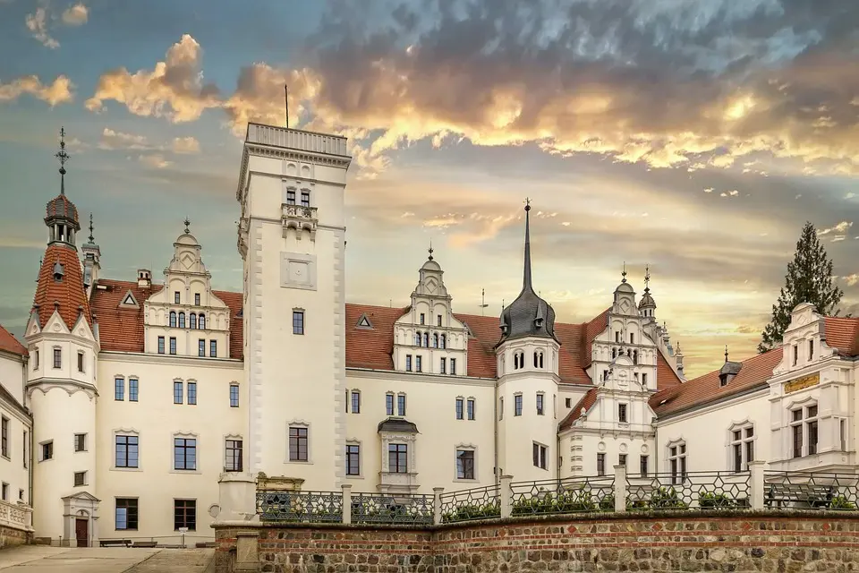 Vorweihnachtlicher Zauber beim Kathreinmarkt im Schloss Gschwendt