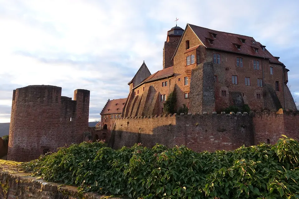 MeinBezirk.at"Goldene Zwanziger": "Kultur in der Burg 2024" mit 300 BesuchernDie Theresianische Militärakademie in Wiener Neustadt wurde vergangene 
Woche in das Licht der "Goldenen Zwanziger" getaucht. WIENER NEUSTADT..vor 28 Minuten