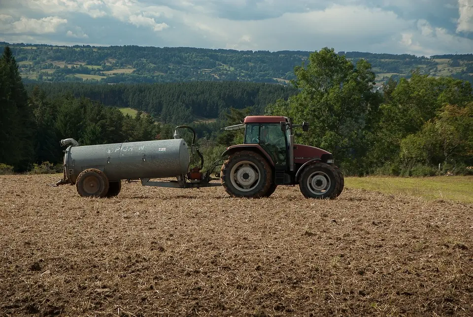 48-Jähriger Landwirt von Stier gegen Wand gedrückt