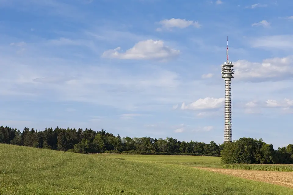 MeinBezirk.atIn Schweiggers: Wichtiger Meilenstein für verbesserte NetzabdeckungMit dem Bau eines neuen Handymasts in Walterschlag wird ein bedeutender 
Schritt zur Stärkung der regionalen Infrastruktur und zur Verbesserung 
der....vor 12 Minuten