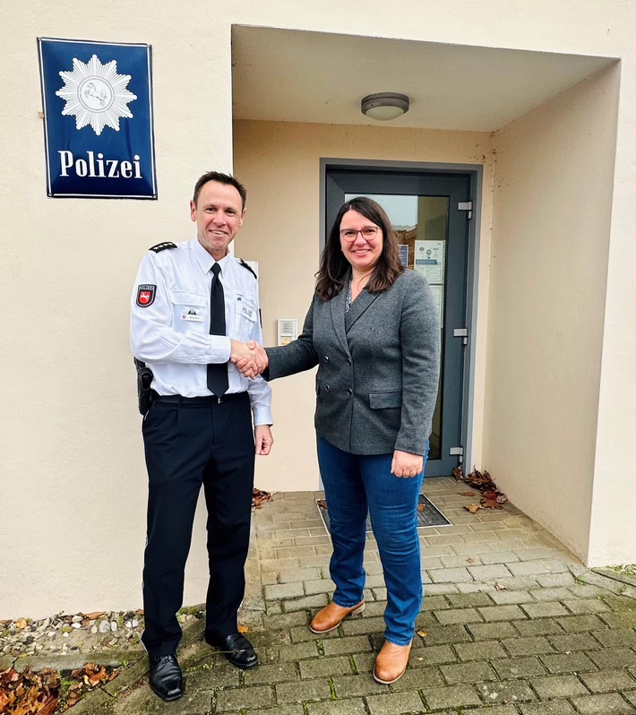 Karen Stockhausen ist die neue Leiterin der Polizeistation Schneverdingen. Sie bringt umfangreiche Erfahrung und Engagement mit.