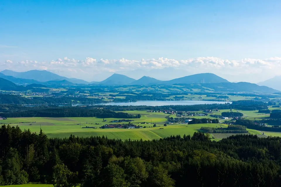 Kronen ZeitungNeumarkt am Wallersee - Stadt investiert 100.000 Euro in StrandbadDie Stadt Neumarkt plant für das kommende größere Maßnahmen für die 
Ostbucht am Wallersee. 100.000 Euro sollen laut Bürgermeister David Egger 
(SPÖ) ....vor 11 Minuten