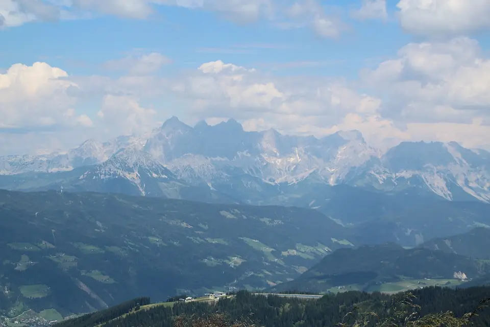 Baureportage: Neuer Look für die "Fahrmilie" Paier durch Zubau