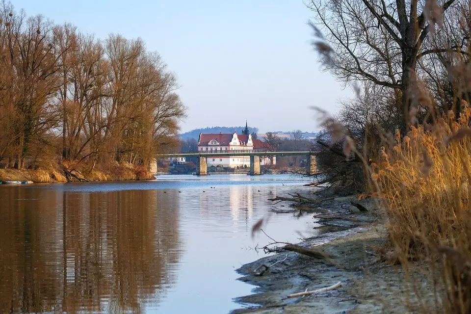 MSNSaustarke Leistung: Feuerwehr befreit Schweine aus GüllekanalZu einem ungewöhnlichen Einsatz wurden die Freiwilligen Feuerwehren der 
Gemeinde Neuhaus im Lavanttal am Dienstagabend, dem 26. November 2024, 
alarmiert..vor 48 Minuten