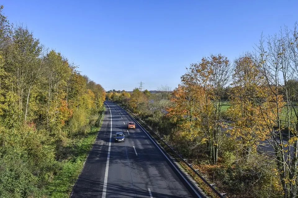 Nö: Pkw prallt in Schrems auf Traktorgespann → Autolenker (77) nach folgenden Überschlag eingeklemmt