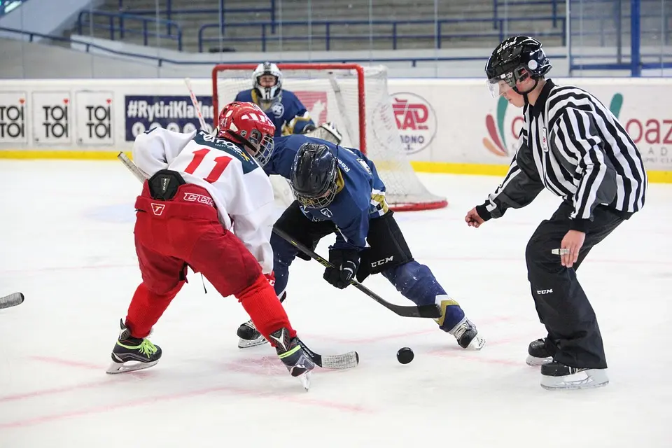 Kronen ZeitungSkandal in Villach - Trainer wurde auf der Spielerbank verprügelt!Unschöne Szenen ereigneten sich bei einem Eishockey-Nachwuchsspiel in der 
Villacher Stadthalle. Da prügelte der Gäste-Trainer auf den gegnerischen ....vor 17 Minuten