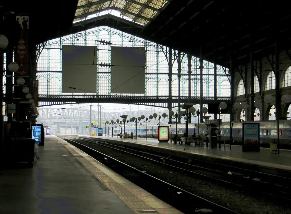 HeutePendler müssen ausweichen – Tauerntunnel ab Montag acht Monate lang gesperrtAm Montag beginnt die achtmonatige Sperre des ÖBB-Tauerntunnels zwischen 
Salzburg und Kärnten. Bahnreisende und Pendler brauchen gute Nerven..vor 20 Minuten