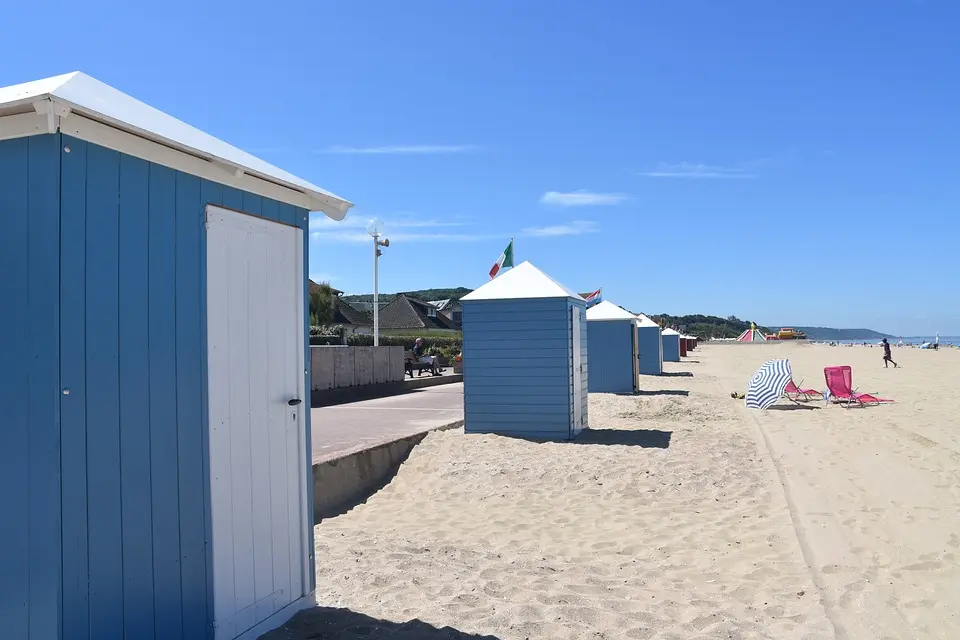 MeinBezirk.atTagesrückblick in NÖ: Verunglückter Wanderer, grüner Wahlauftakt und 
BaumtrendsJugendliche krachten in Holzhaufen, Wanderer verunglückt tödlich, die 
Grünen starten in die Gemeinderatswahl und die neuen Christbaumtrends für 
Weihnachten:....vor 11 Minuten