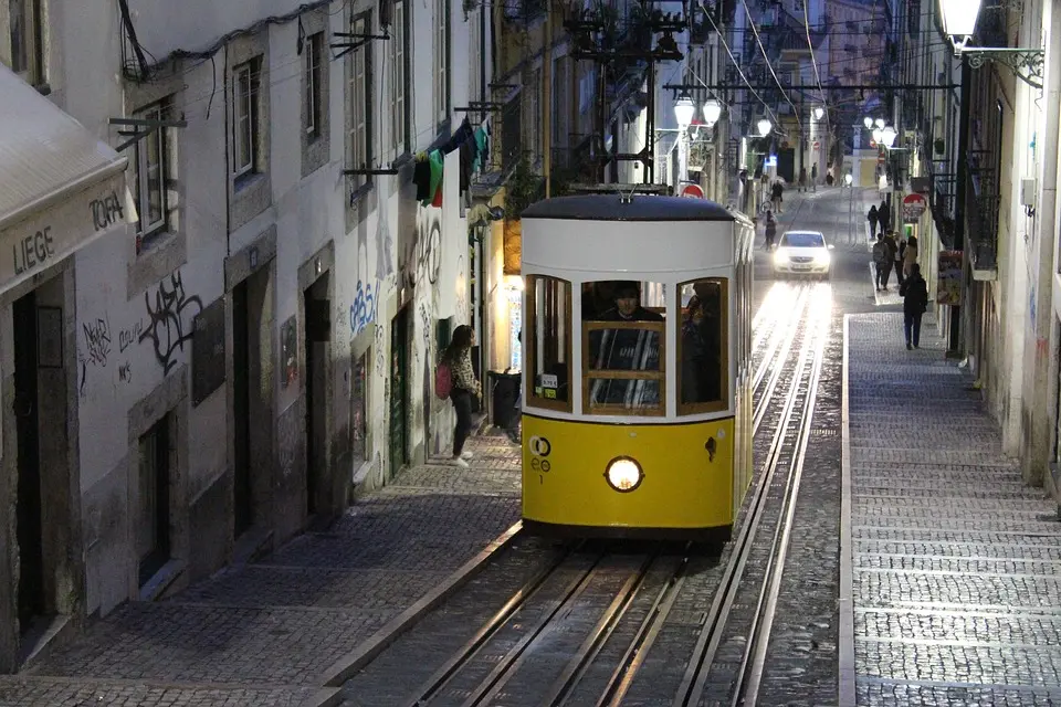 MSNStraßensperre nahe Grenze Klingenbach wegen PendlerverkehrNahe der Grenze Klingenbach (Bezirk Eisenstadt Umgebung) ist seit wenigen 
Tagen eine Straße in die Gemeinde gesperrt. Diese wurde bis jetzt gerne 
von....vor 30 Minuten