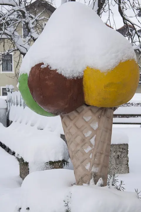 Horn-Bad Meinberg. Verkehrsunfall bei Schneefall.