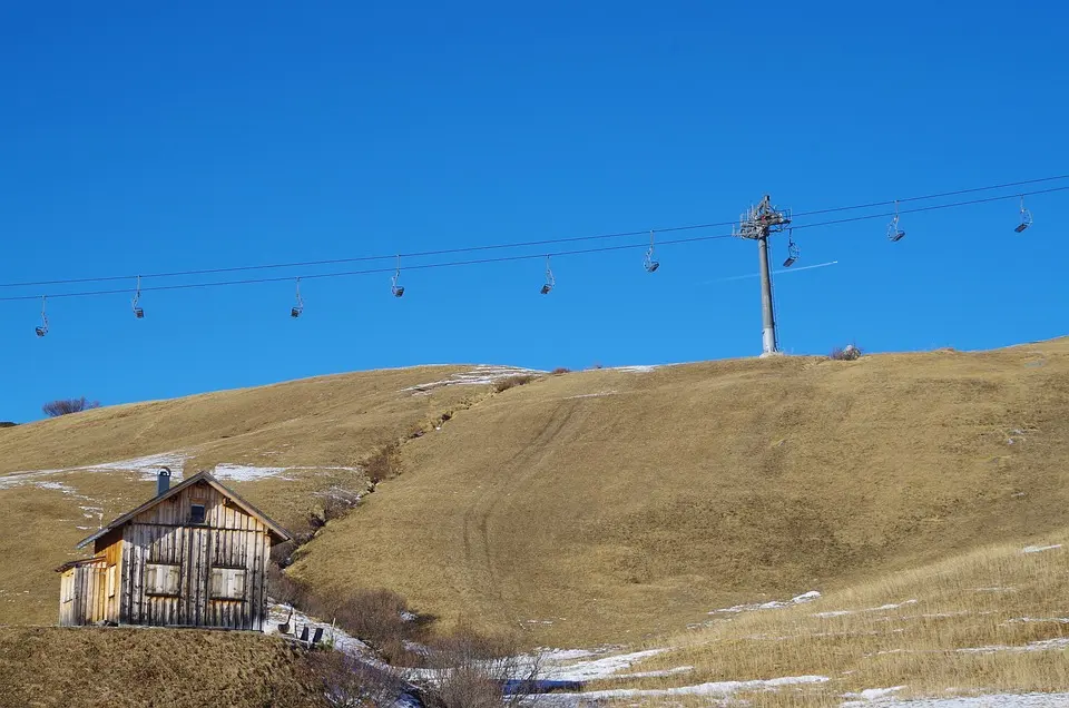 Beschneiung auf Hochtouren: Unsere Skigebiete kämpfen mit "Frau Holle"