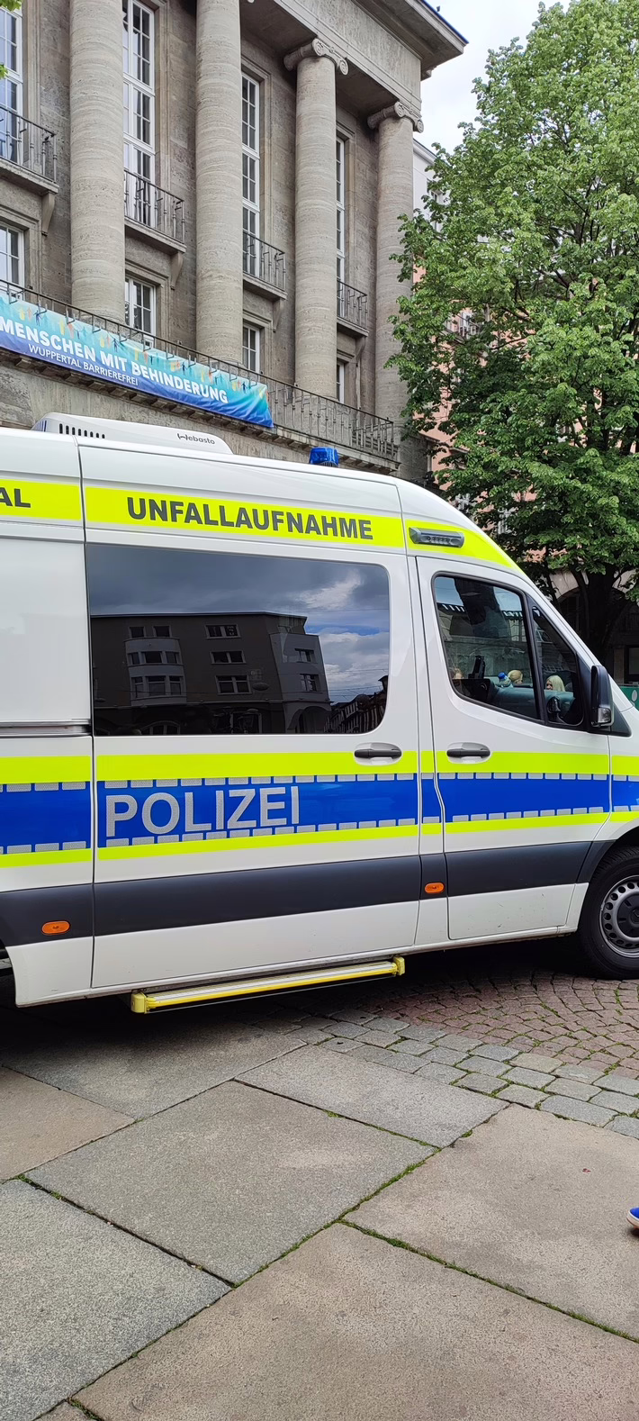 Wuppertal präsentiert: Das neue Verkehrsunfallaufnahmeteam!