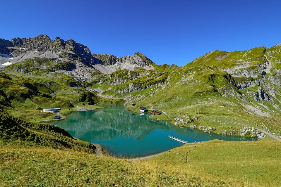 VOL.ATNach Beinahe-Katastrophe und “Weihnachtwunder” in Zürs: Endgültiges Urteil 
nun gefälltOberlandesgericht Innsbruck entschied über Schuld und Unschuld nach 
dramatischem Lawinenabgang am Arlberg mit fünf Schwerverletzten..vor 20 Minuten