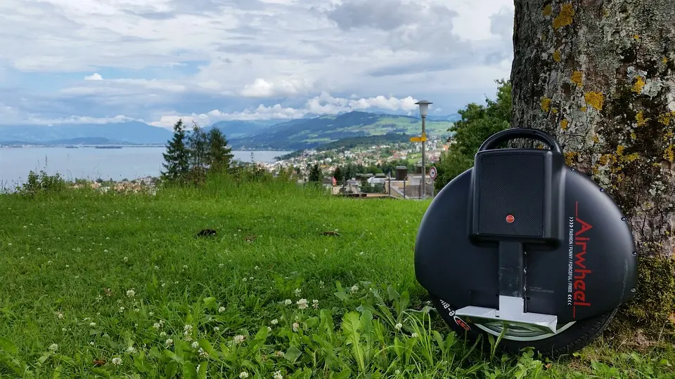 MeinBezirk.atEinbruch in Innsbruck-Pradl: Zwei E-Bikes aus Kellerabteil gestohlenUnbekannte Täter stahlen zwei E-Bikes aus einem Kellerabteil – die Polizei 
bittet um Hinweise. INNSBRUCK. In der Zeit zwischen dem 4. und 22..vor 20 Minuten