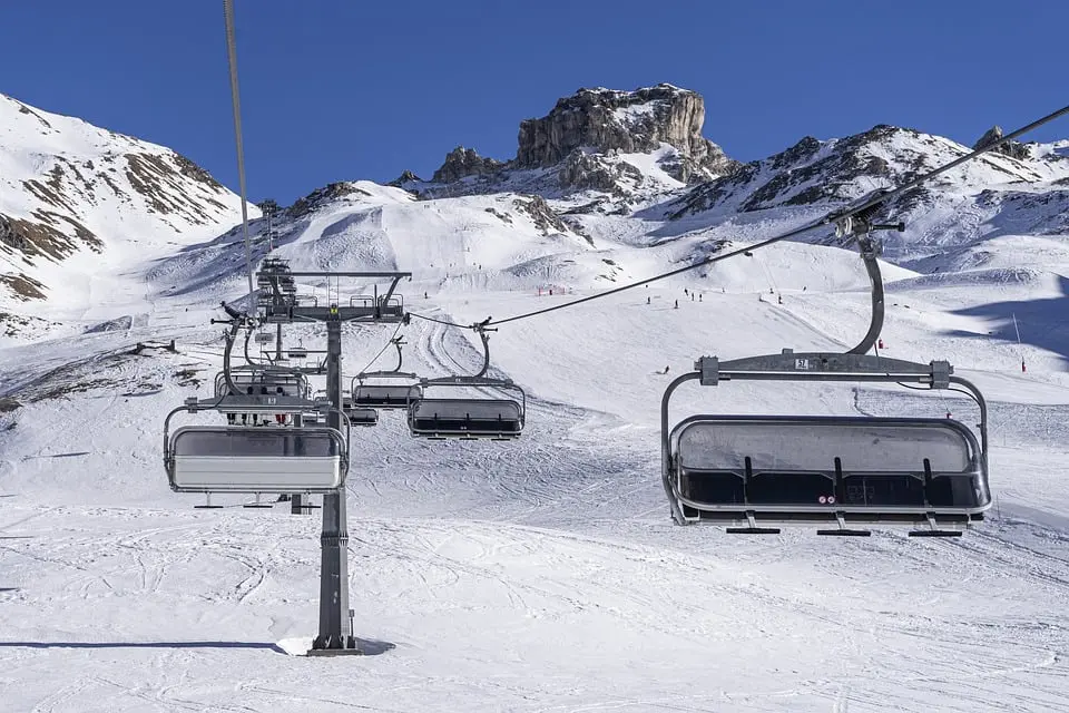 Ski lift at Spanish resort collapses, injuring dozens