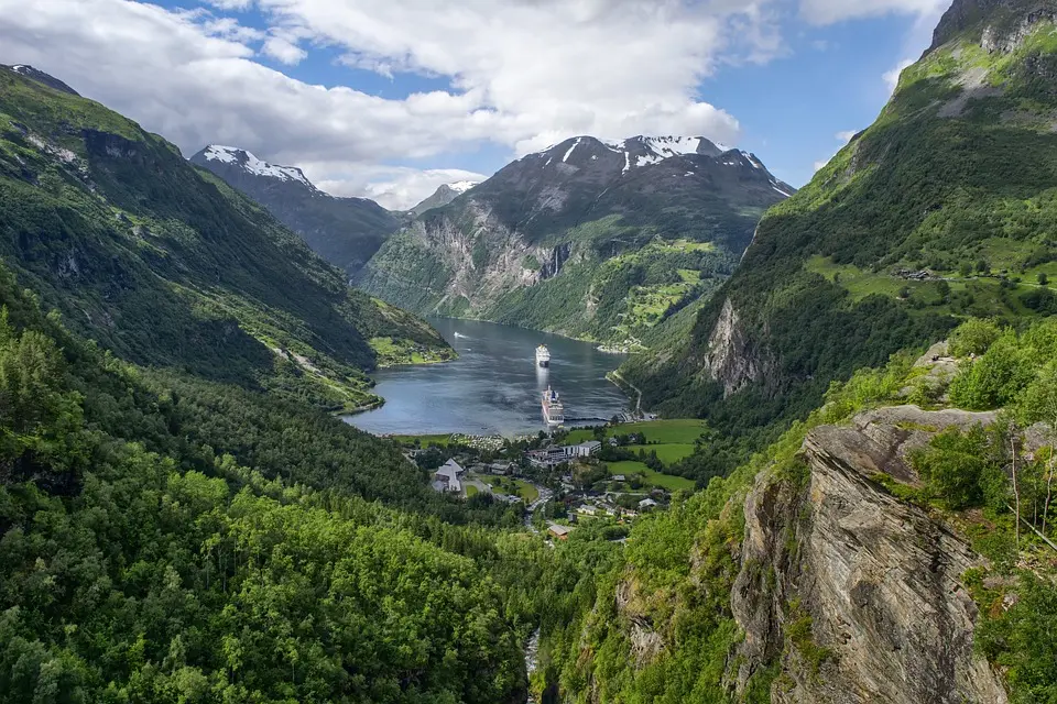 Norway releases a Russian-crewed ship initially suspected of damaging a Baltic Sea cable