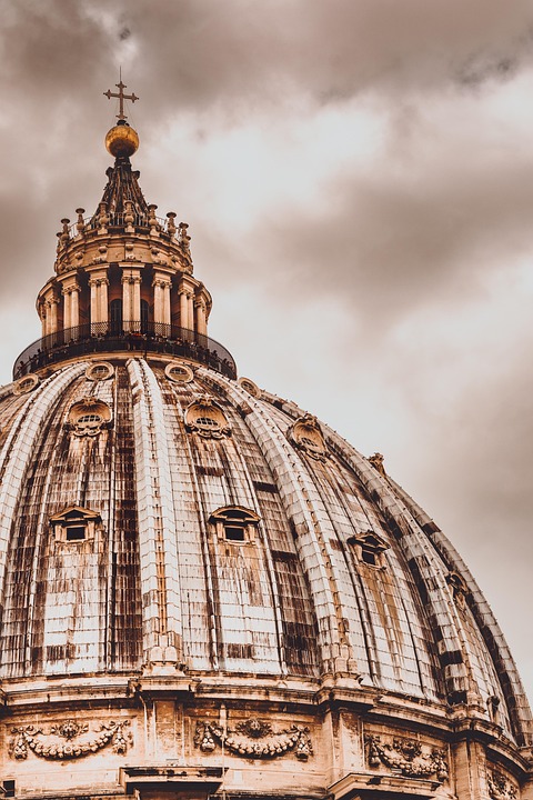 Papst Leo fordert Kardinäle zur Demut auf, während sie Trump widersprechen
