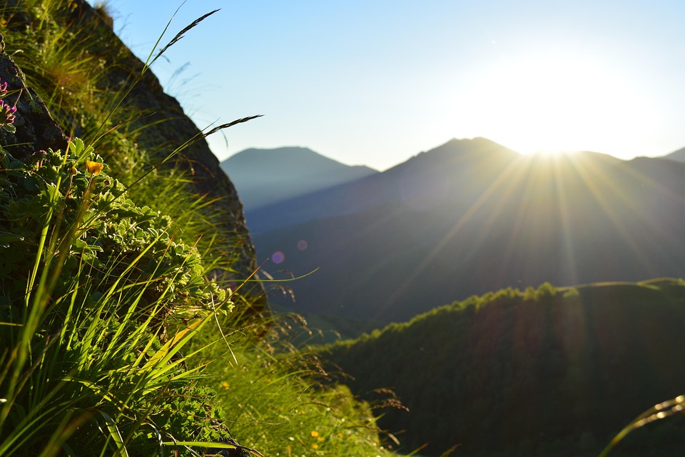 Russland greift Kiew mit Raketen und Drohnen an, kurz nach Gefangenenaustausch