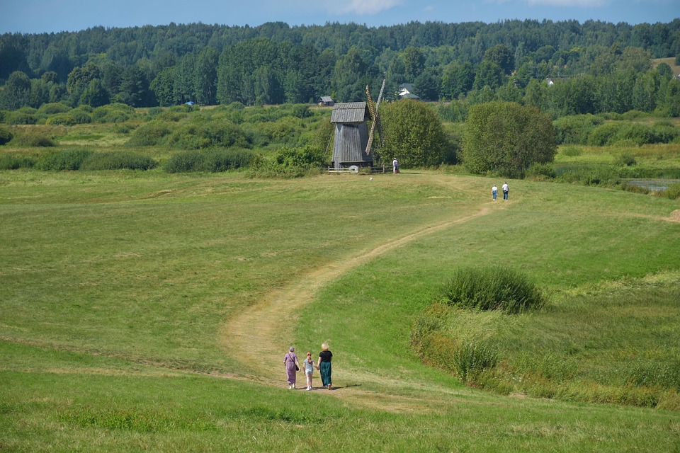 Russland greift Kiew mit Raketen und Drohnen an, nach Gefangenenaustausch