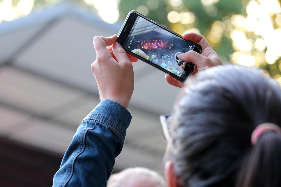 Frau erinnert sich an Spritzenangriff beim Musikfestival in Frankreich