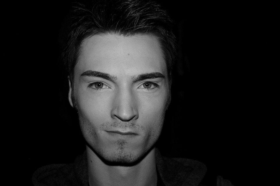 Ramaphosa entlässt Polizeiminister wegen krimineller Verbindungen