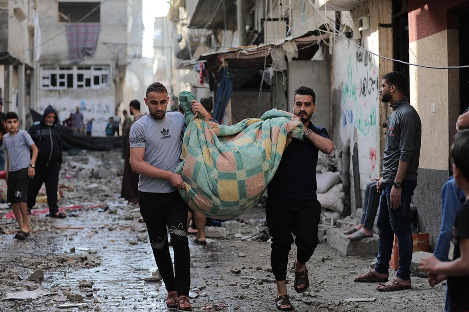 Evakuierungen und Flugausfälle in Vietnam wegen Taifun Kajiki