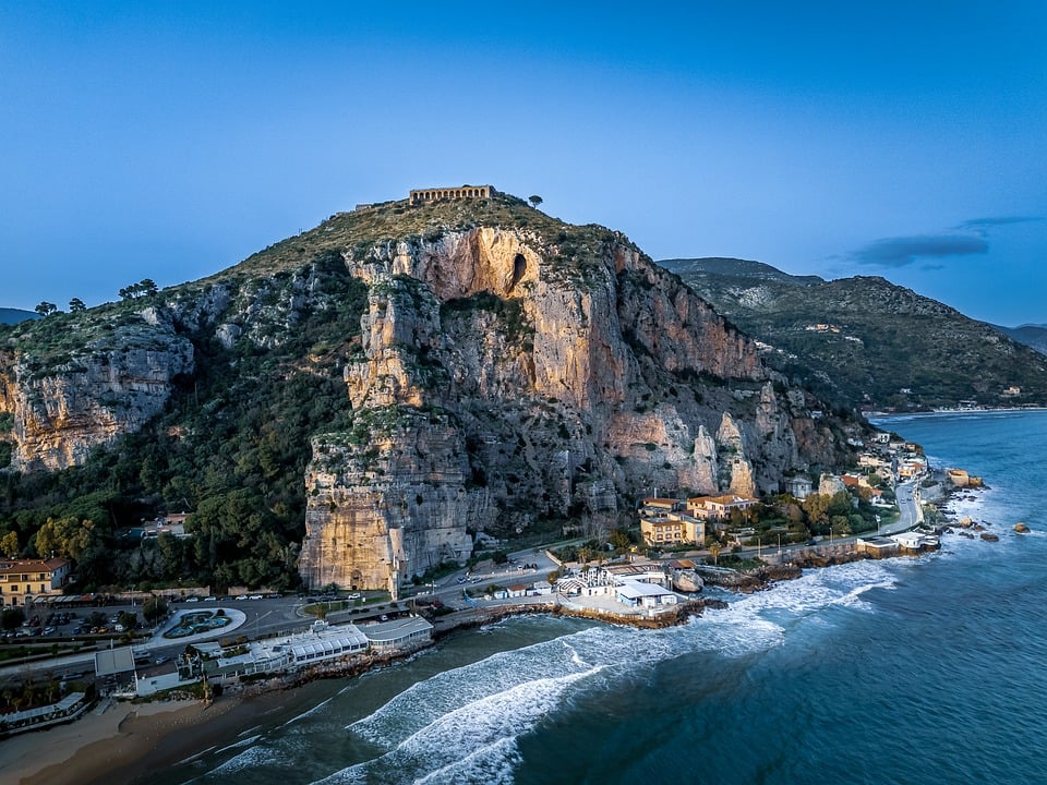 Mount Lewotobi Laki Laki in Indonesien eruptiert erneut