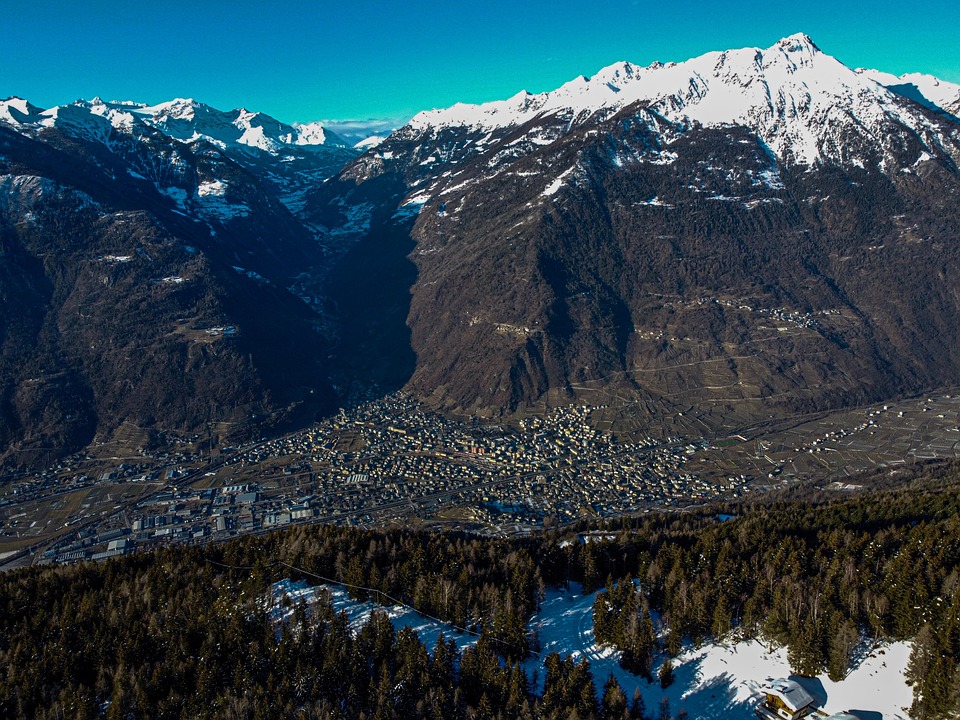 Cloud-9: Die rätselhafte gasförmige Wolke ohne Sterne entdeckt!