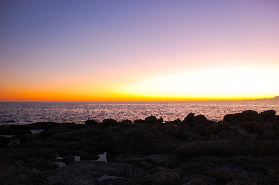 Drama im Zillertal: 84-Jähriger entkommt Flammen aus brennender Hütte!
