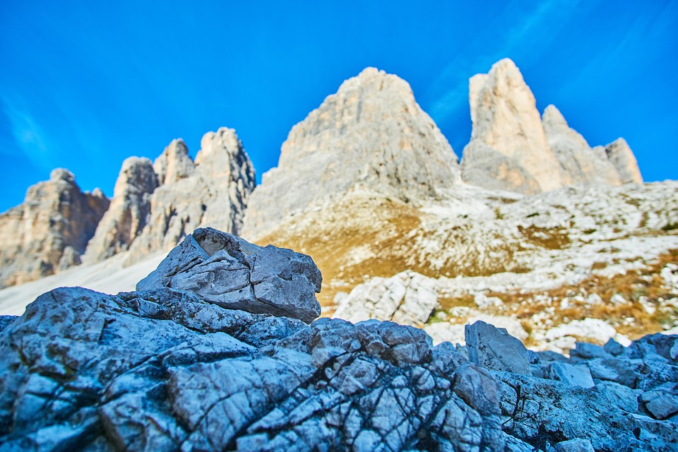 Drei Verletzte bei Glatteisunfall in Spielberg: Chaos auf den Straßen!