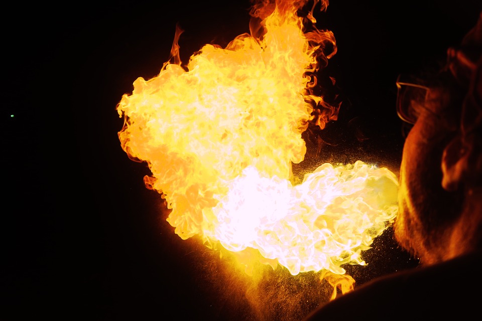 Feuer im Kieler Schauspielhaus: Dramatische Evakuierung ohne Verletzte!