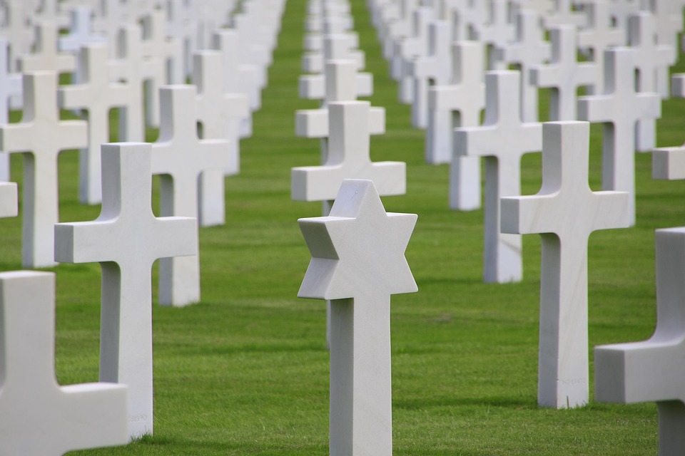 Gedenken an Holocaust-Opfer: Politische Führer warnen vor Antisemitismus