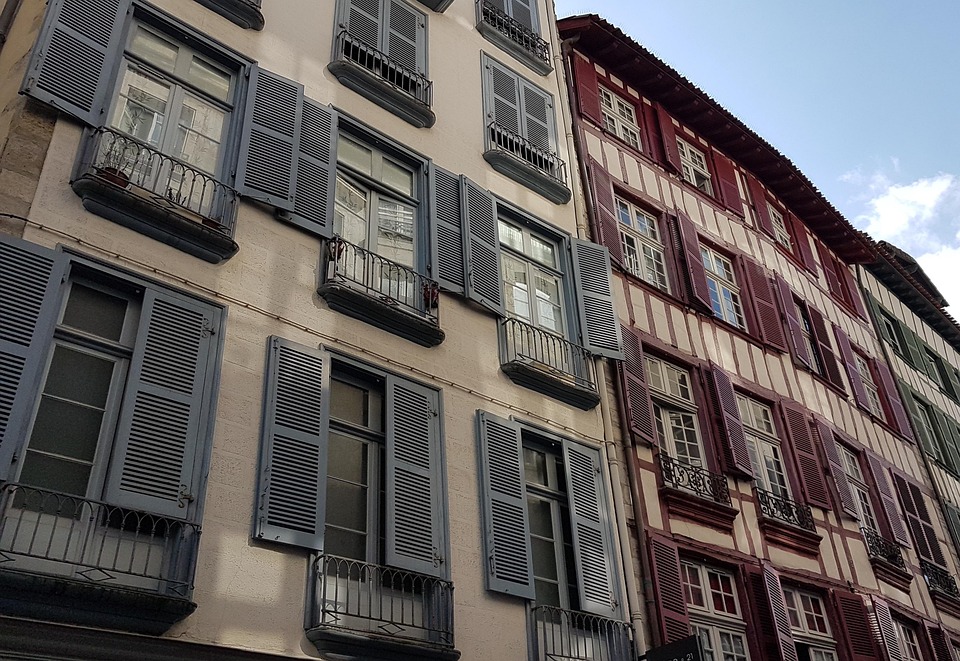 Großeinsatz in Köstendorf: Wohnhaus steht in Flammen! Alarmstufe 4!