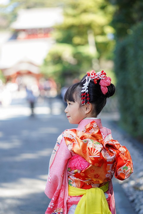 Japan startet ins neue Jahr mit Gebeten und einem eiskalten Sprung