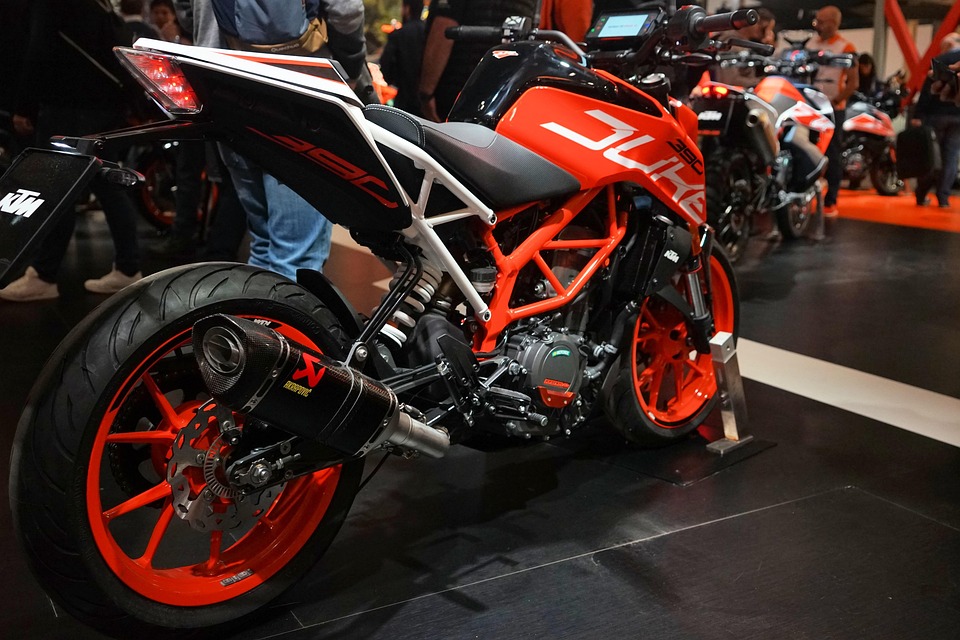 KTM streicht 500 Stellen: Ein Tal der Tränen für Österreichs Arbeitsmarkt!