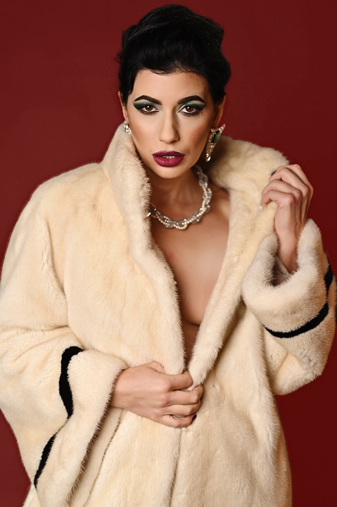 Mutiger Einsatz in Peking: Mann rettet Welpen aus eisigem See!