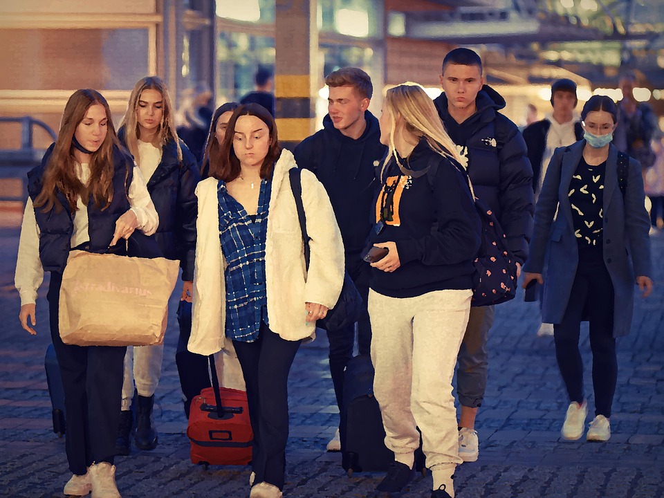 Riesenkran setzt neuen Iselsteg: Fußgänger müssen warten!