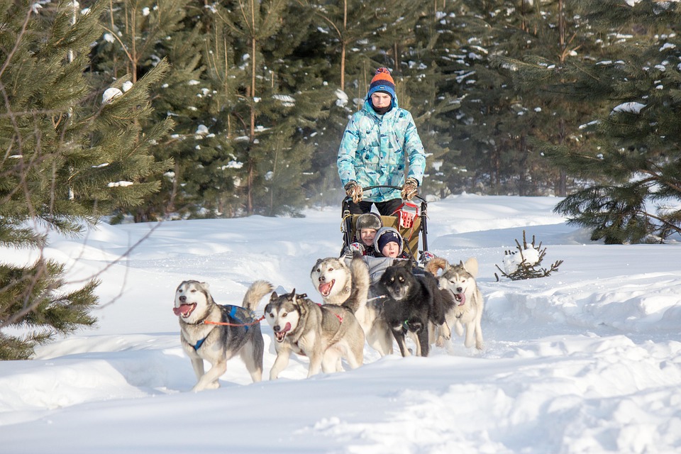 Rodeln und Skifahren ohne Helm: Sicherheit auf Tirols Pisten gefährdet!