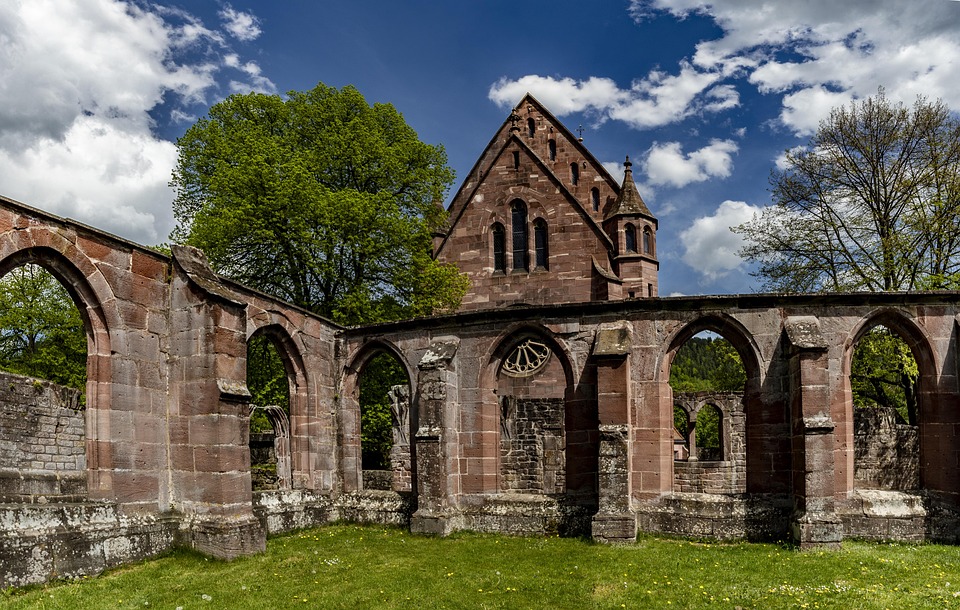 Zugunfall in Calw: Regionalbahn kracht mit 100 km/h gegen Felsblock!