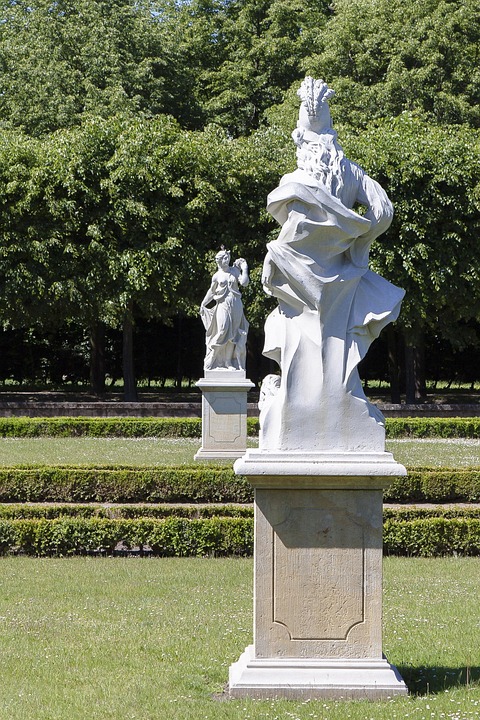 Friedrichsfelde: Tragischer Wohnungsbrand – Säugling stirbt, Familie in Gefahr!