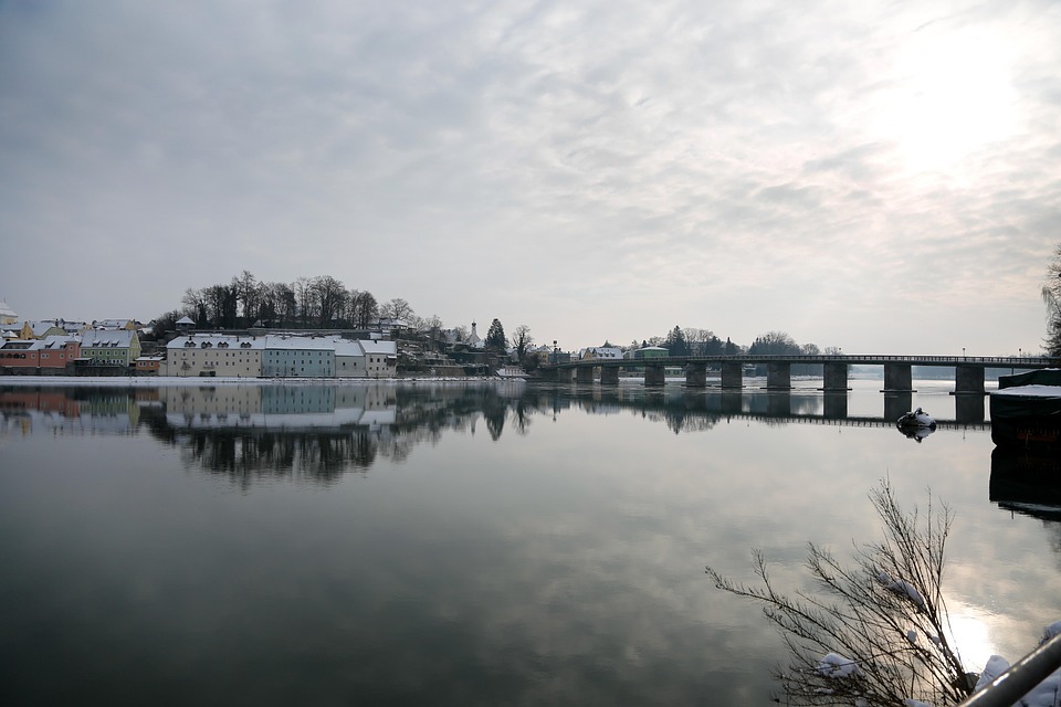 Kohlenmonoxid-Alarm in Schärding: Zwei Verletzte nach Werkstatt-Unfall!