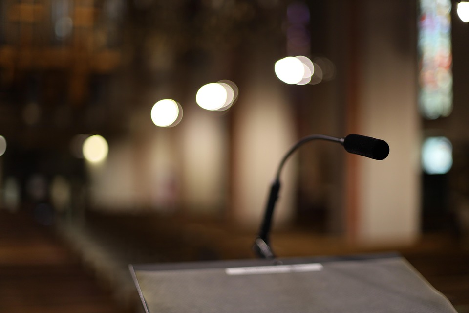 Lugner kontra Stich: Die hitzige Debatte um das Social-Media-Verbot!