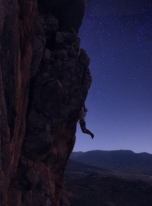 Nacht für Nacht: Stalker schleicht sich ins Bett seiner Nachbarin!
