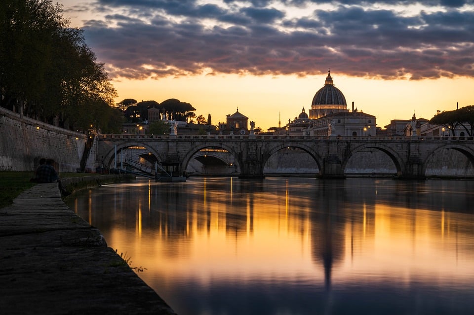 Petersdom erstrahlt in neuem Glanz: Technik schützt historisches Erbe!