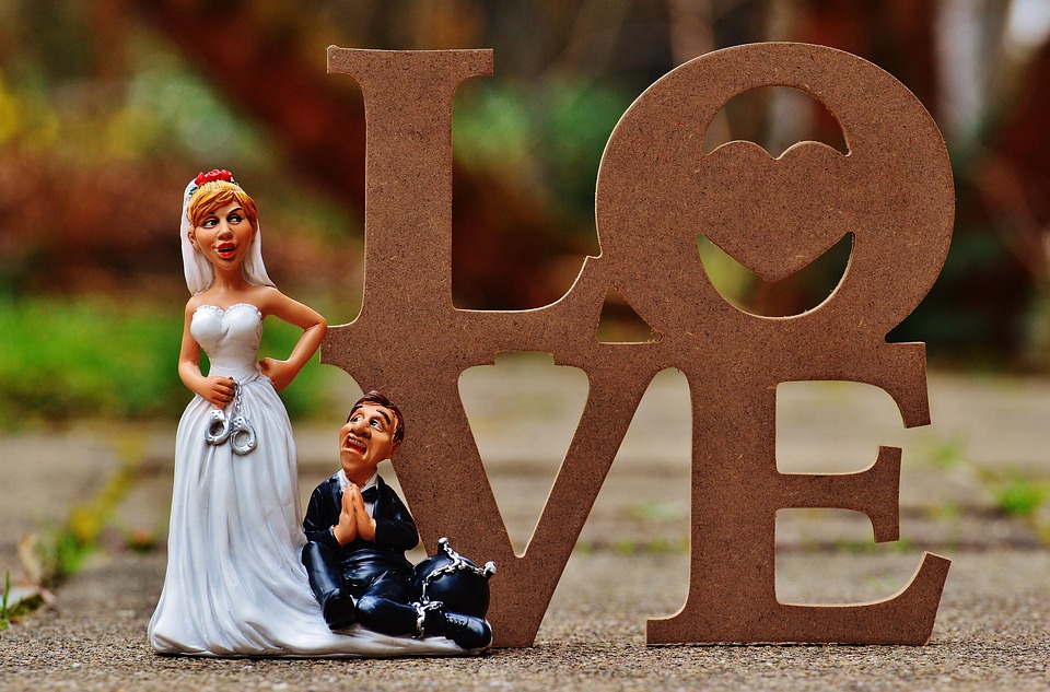 Pflegekraft mit Fußfessel raubt ältere Dame in Floridsdorf aus!