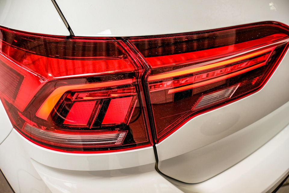 Schock-Unfall in Kössen: Pkw kollidieren auf der B172 – Straße blockiert!