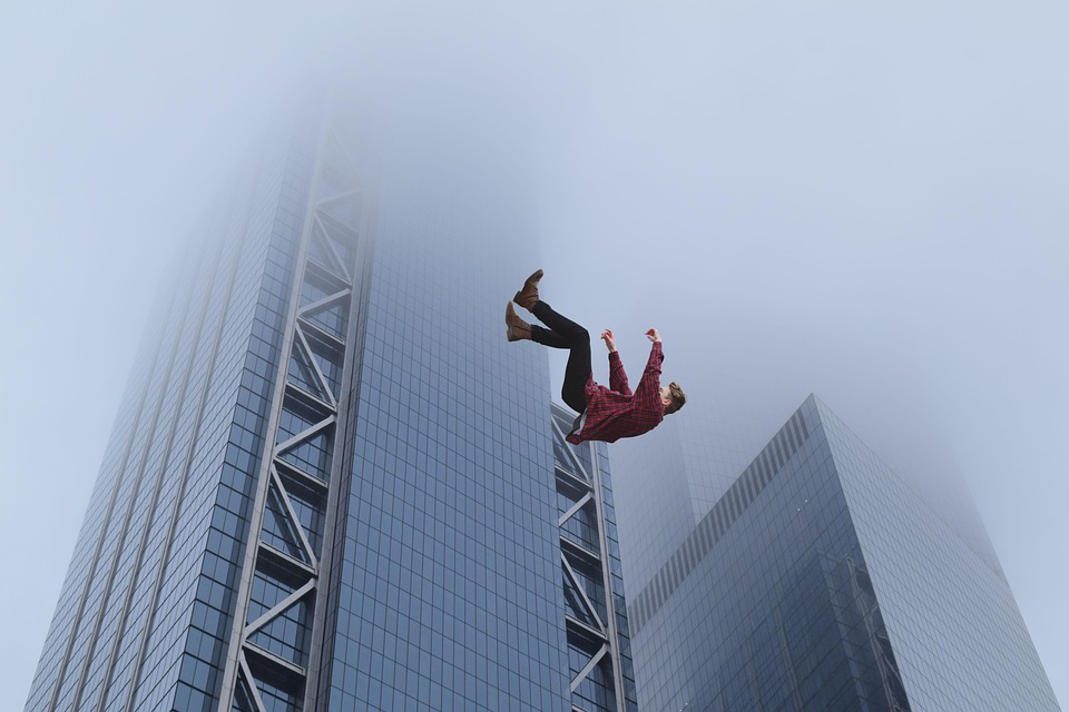 Sekundenschlaf sorgt für tödlichen Unfall – Gericht sucht die Schuldigen!